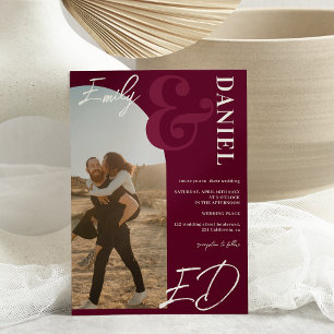 Invitación Fotos nombres en negrita script arch burgundy boda