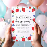 Invitación Fresa Blueberry Berry Sweet Birthday<br><div class="desc">Esta adorable invitación muestra mis fresas acuarelas pintadas a mano y arándanos.</div>