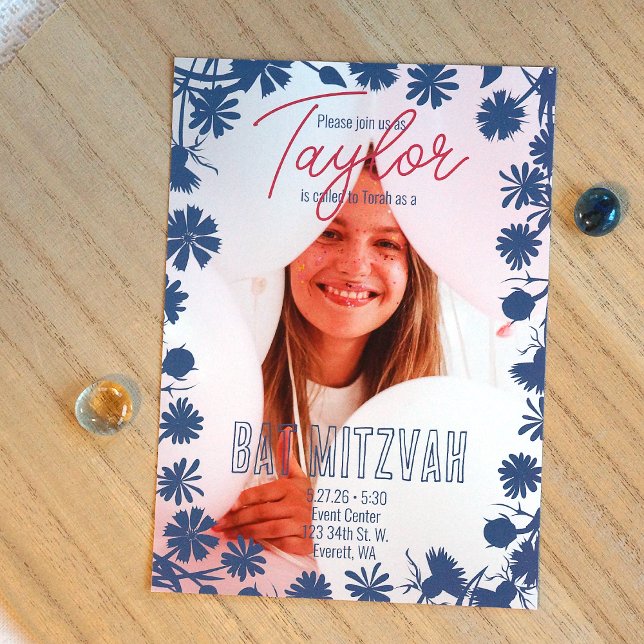 Invitación Frontera de flores azules salvajes, foto de Mauve  (Botanical blue flowers, pink script writing Bat Mitzvah photo invitation)