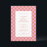 Invitación Fun Checkerboard Naranja rosa Geométrico Cumpleaño<br><div class="desc">Curso divertido y moderno tablero de ajedrez Invitación a fiesta de cumpleaños geométrica en rosa y Naranja</div>