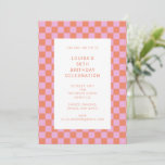 Invitación Fun Checkerboard Naranja rosa Geométrico Cumpleaño<br><div class="desc">Curso divertido y moderno tablero de ajedrez Invitación a fiesta de cumpleaños geométrica en rosa y Naranja</div>