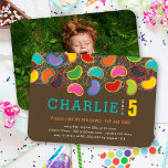 Invitación Fun Retro Jellybeans Pop Photo Kids Fiesta de cump<br><div class="desc">Fun Colorful Jelly Beans and Scribbles Suite de Fiesta de Cumpleaños para Niños y Chicas. Este divertido y colorido diseño presenta un patrón de medusas coloridas sobre un fondo de garabatos. Todas las fotos de este diseño son personalizables con las suyas. La tarjeta de invitación para el cumpleaños de los...</div>