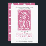 Invitación Funny 40 cumpleaños Fiesta gótico Tarot Pink<br><div class="desc">Una invitación de 40 años al estilo de una carta de tarot, con esqueleto y quequitos de cumpleaños y velas, con la frase de atrapar: cuarenta y divertida para siempre, un cuento tarot de tarta, caos y siempre. Un divertido y atrevido ambiente gótico oculto. Disponible en papel, como descarga digital,...</div>