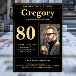 Invitación Funny 80th Birthday Retro Black Gold<br><div class="desc">👉 ¡Pon una sonrisa en la cara con esta impresionante invitación de 80 años al estilo de un periódico retro! Con una cita y una foto divertidas, seguro que pondrás tu celebración por encima del resto. #zazzlemade - Simplemente haga clic para personalizar este diseño 🔥 Mis promesas - Este diseño...</div>