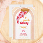 Invitación Funny Bachelorette Party Pizza Fiesta<br><div class="desc">¡Inviten a sus chicas al fiesta con estas invitaciones de pizza con salsa! Las acuarelas dan a esta fiesta de soltera un ambiente divertido y festivo. Encuentra artículos coincidentes en mi tienda.</div>