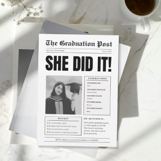 Invitación Funny black and white newspaper graduation party
