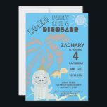 Invitación Funny Dinosaur Roar Kids Birday Fiesta<br><div class="desc">Tu pequeño querrá fiesta como un dinosaurio en su fiesta de cumpleaños. Invite a amigos y familiares con esta encantadora invitación que incluye lindos dinosaurios con un fondo azul festivo. Una palmera y un sol decoran esta invitación para una fiesta infantil donde puedes personalizar la información con el nombre de...</div>