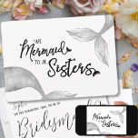 Invitación Funny Sirena para ser Hermanas Propuesta Blanca Ne<br><div class="desc">Graciosa tarjeta de proposición de dama de honor con tema de sirena divertida. El anverso de la tarjeta está escrito con "Nos fusionamos para ser hermanas" en la tipografía con tema de sirena con colas de sirena. En la parte posterior de la tarjeta se lee "[nombre de la dama de...</div>