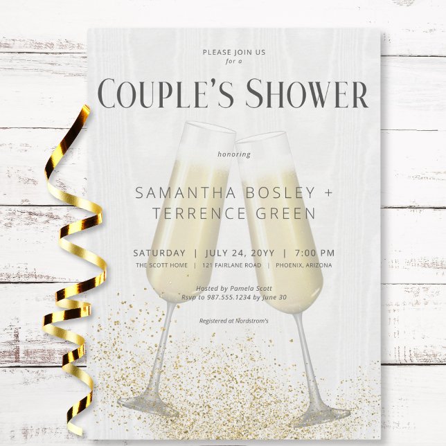 Invitación Gafas de champagne y ducha de Purpurina (Modern Champagne Glasses & Glitter Couple's Shower Invitation)
