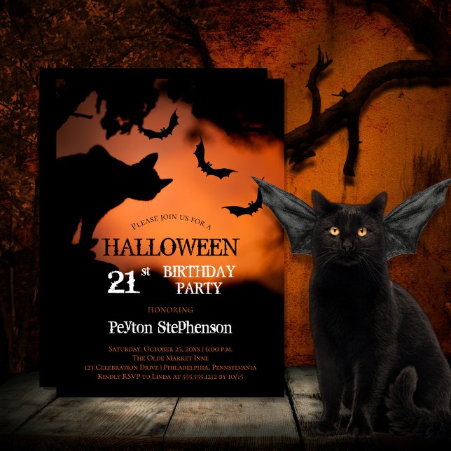 Invitación Gato espeluznante | Bats Halloween 21ª Fiesta de c (Spooky black cat and bats against an orange sky Halloween 21st Birthday Party Invitation)
