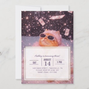 Invitación Gato Glam Money con abrigo de piel rosa y gafas de