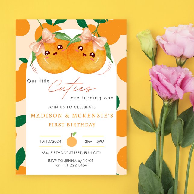 Invitación Gemelos Naranja de pequeñas cudades primer cumplea (Twins Little Cuties Orange 1st Birthday Invitation)