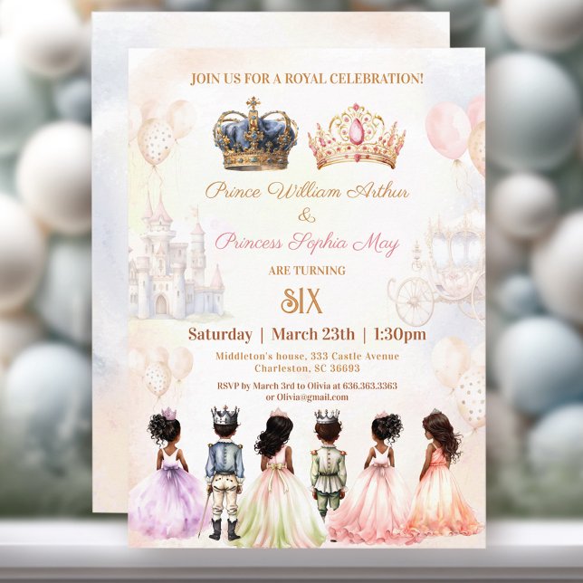Invitación Gemelos, príncipe de la piel oscura, princesa, cor (Twins Dark Skin Prince Princess Crown Royal Invitation)