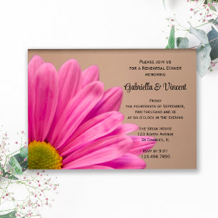 Invitación Gerber Daisy rosado en una cena de ensayo tan Boda