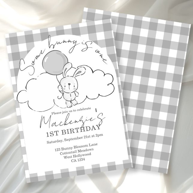 Invitación Gingham Some Bunny Is One Cumpleaños Personalizado (Gingham Some Bunny Is One Birthday Personalized Invitation by Ricaso. Unisex bunny rabbit party)
