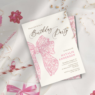 Invitación Girly Script Pink Floral Lace Bow Fiesta de cumple