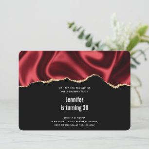 Invitación Glam rojo oscuro Wavy Satin Resumen Diseño Cumplea