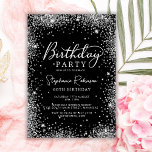 Invitación Glam Silver Purpurina y Black 60th Birthday<br><div class="desc">Celebrar con elegancia con esta invitación a los 60 años de Silver Purpurina y Black 60. Un brillante marco purpurina plateado y fondo negro hacen que este diseño sea verdaderamente impresionante, mientras que la caligrafía de moda añade un toque femenino. Perfecto para los cumpleaños de un hito como el 30.º...</div>