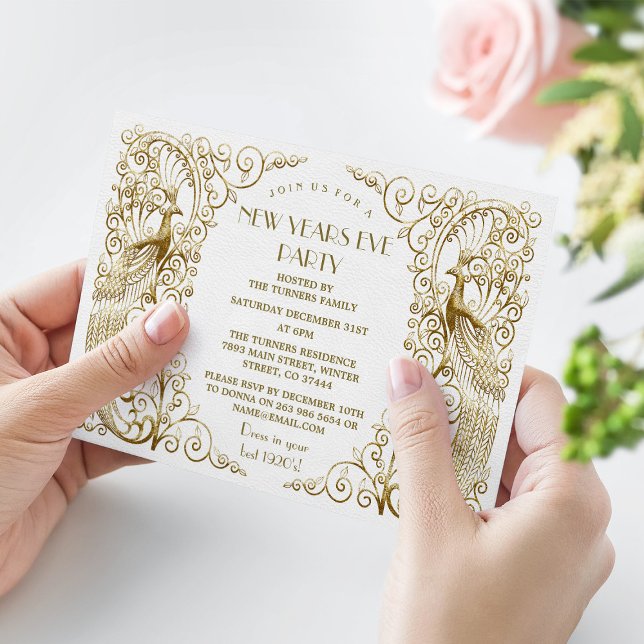 Invitación Glam White Gold Art Deco Peacocks Nochevieja (New Years eve party invitation, gold peacock Art Deco new year party invite, trendy peacock new year)