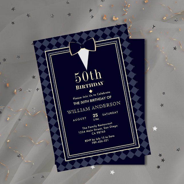 Invitación Glamorosa edad de hitos azul y oro de la marina (Glamorous Navy Blue & Gold Tuxedo Milestone Age Invitation )