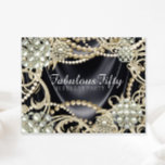 Invitación Glamorosa fiesta de cumpleaños Black Ivory Pearl<br><div class="desc">Invitación a la fiesta de cumpleaños de perlas de una mujer con cordones elegantes de perlas y chillidos de perlas sobre un fondo de satén negro. Puede agregar sus detalles en el estilo de letra y en la redacción de su elección.</div>