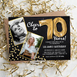 Invitación Globos de oro Chalkboard 2 Foto 70 cumpleaños<br><div class="desc">Celebra el hito de entrar a los magníficos 70 con estas 'Invitaciones de cumpleaños 70 de los Globos de Oro de Chalkboard'. Enriquecedor con un marco rústico en el pizarrón y brillantes toques de purpurina de oro, que le invitan a exuberar el encanto vintage y la elegancia moderna. Sube una...</div>