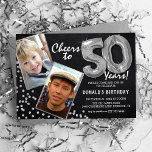 Invitación Globos plateados Chalkboard 2 Foto 50 cumpleaños<br><div class="desc">¡Celebrando el GRAN 50! Estas invitaciones te permiten subir una fotografía antes y después del hombre o mujer de cumpleaños en un marco plateado, con el título '¡Saludos a 50 años!'. Con un fondo rústico de pizarra, globos de helio plateado, flecks purpurinas plateados y una plantilla simple para fiestas de...</div>