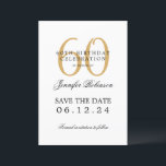 Invitación Gold 60th Birthday Party Save Date con detalles<br><div class="desc">Elegante diseño de "Fiesta de Cumpleaños 60" con un guión de tipografía formal,  nombre personalizado y texto de detalles. Fácil de usar y fácil de personalizar. ¡No te quedes sin el tuyo!</div>