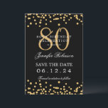Invitación Gold Black 80th Birthday Guardar la fecha y detall<br><div class="desc">Elegante diseño de la "fiesta de cumpleaños número 70" con falsos confeti purpurinas y texto de detalles. Fácil de usar y fácil de personalizar. ¡No te quedes sin el tuyo!</div>