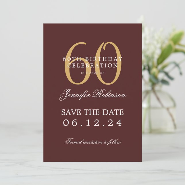 Invitación Gold Burgundy 60 cumpleaños fecha de reserva con d (Anverso de pie)