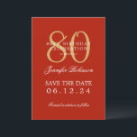 Invitación Gold Red 80th Birthday Guardar los detalles de fec<br><div class="desc">Elegante diseño "80th Birthday Party" con un guión de tipografía formal,  nombre personalizado y texto de detalles. Fácil de usar y fácil de personalizar. ¡No te quedes sin el tuyo!</div>