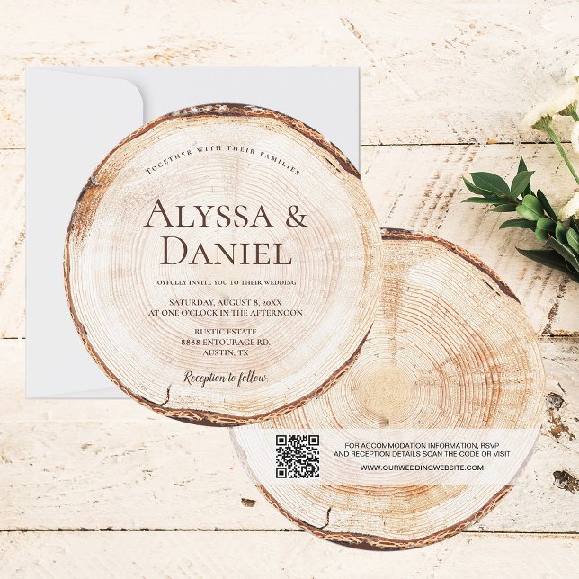 Invitación Goma de corte de madera Código QR detalla Boda rus (Unique round rustic wedding invitation with wood grain tree ring and instantly generated QR code.)
