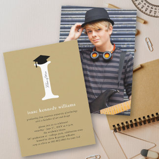 Invitación Gorra de Graduación Negra con Monograma de Oro Tra