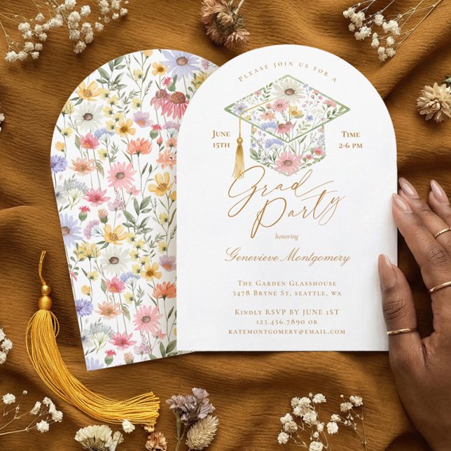 Invitación Gorrito de graduación de flores silvestres Fiesta  (Wildflower Grad Cap Boho Graduation Garden Party Invitation)