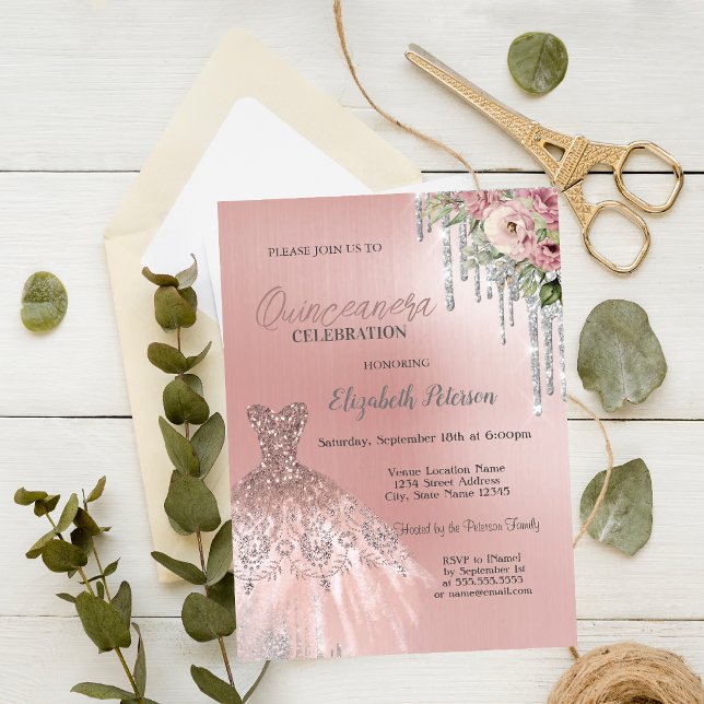 Invitación Gotas de plata, flores de vestido Quinceañera rosa (Subido por el creador)