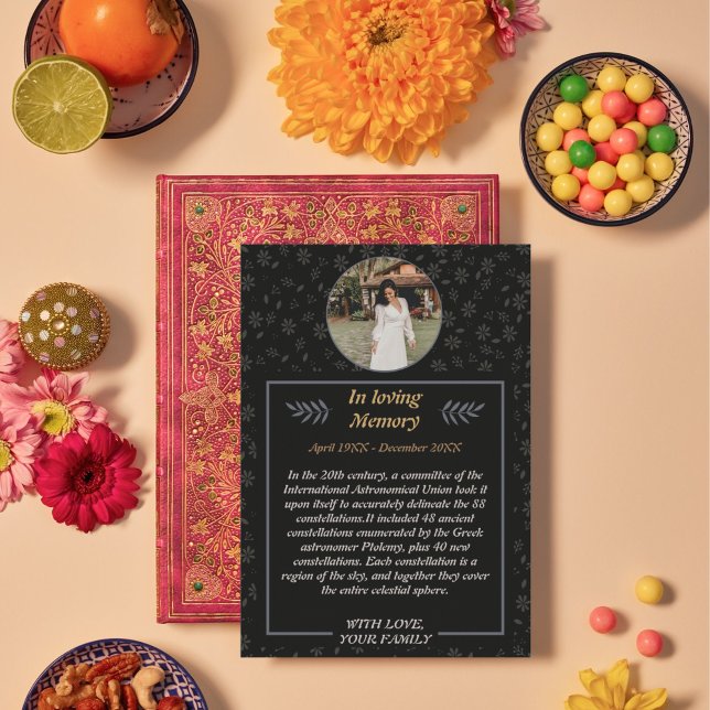 Invitación Graceful Farewell: Funeral floral con foto (Graceful Farewell: Floral Funeral Invitation with Photo)