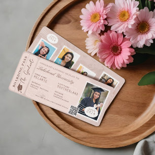 Invitación Grad Adventure espera el billete de avión con tarj