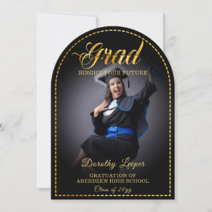 Invitación Grad. Toque dorado Ilumina tu futuro.