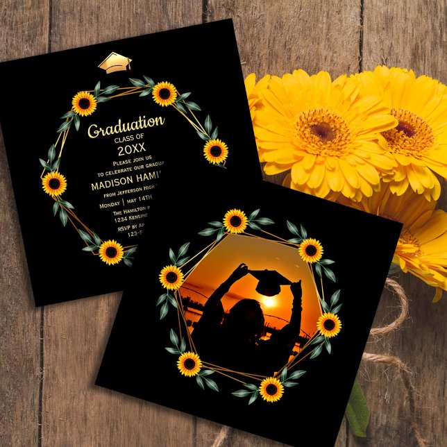 Invitación Graduación al atardecer con marco de girasol (Sunset Graduation with Sunflower Frame Invitation #zazzlemade #sunflowersparty #graduationinvitation)