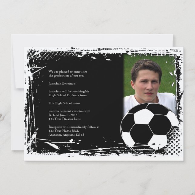 Invitación Graduación blanco y negro del fútbol del Grunge (Anverso)