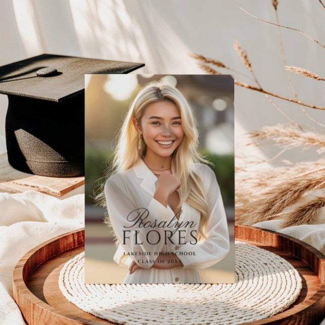 Invitación Graduación clásica de caligrafía negra (Subido por el creador)