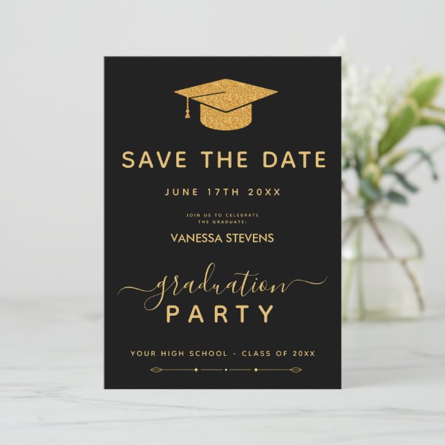 Invitación Graduación Clásica Negra y Oro Ahorra la Fecha (Anverso de pie)