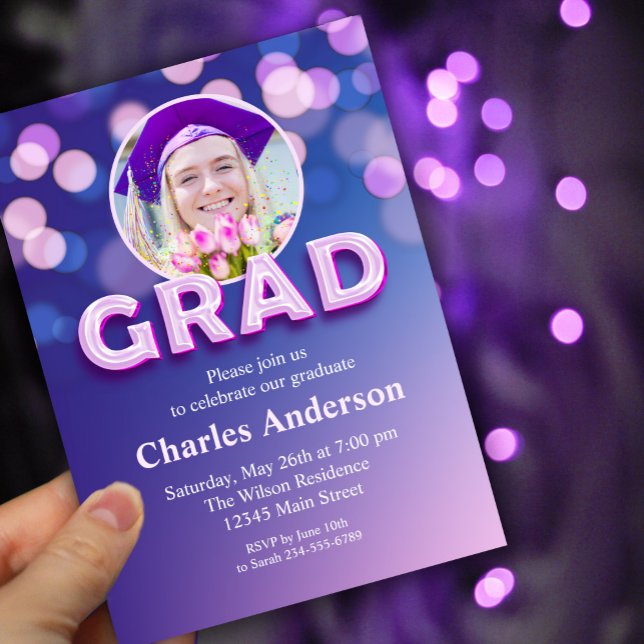 Invitación Graduación con gradiente morado elegante (Celebrate in style! 🎓✨ A sleek purple gradient design with a bold 3D toucاh #PurpleTheme)