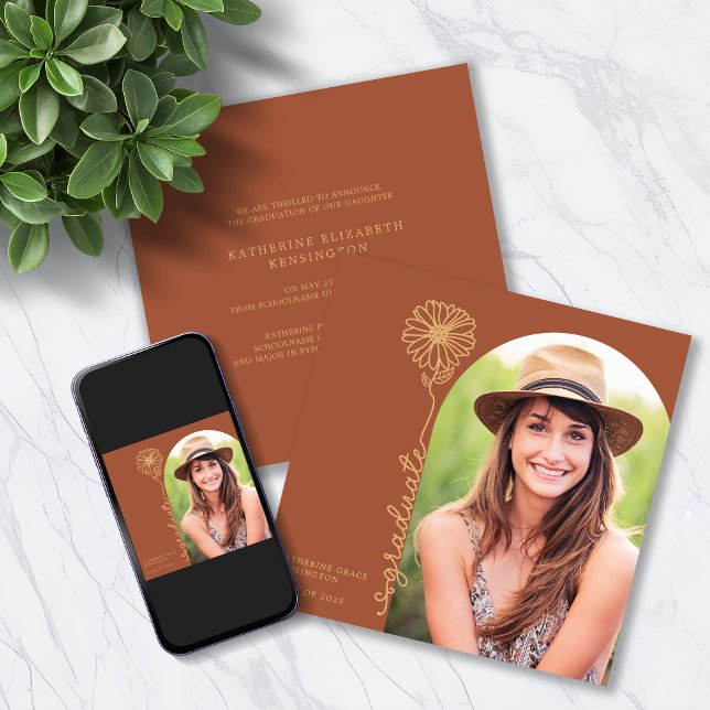 Invitación Graduación de Arco Floral de Terracota Gold manusc (Terracotta Gold Handwritten Floral Square Graduation Invitation Announcement Invitation Download)