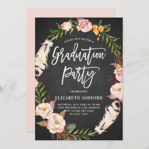 Invitación Graduación de Boho Feathers Floral Wreath Chalkboa