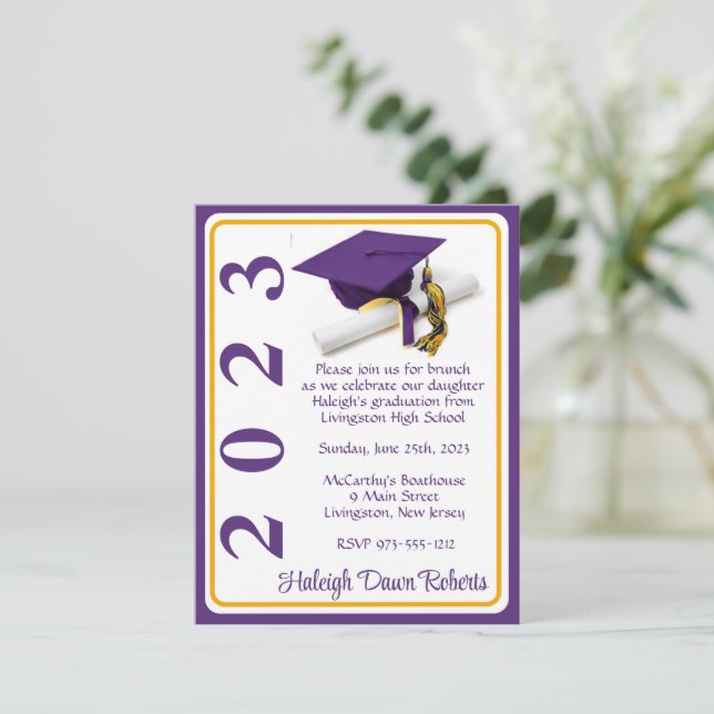 Invitación Graduación de Cap & Diploma, Morado y Oro (Anverso de pie)