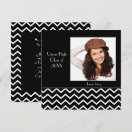 Invitación Graduación de Chevron negro y plateado