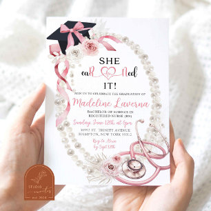 Invitación Graduación de Enfermería RN de Pink Boho Pearl Coq