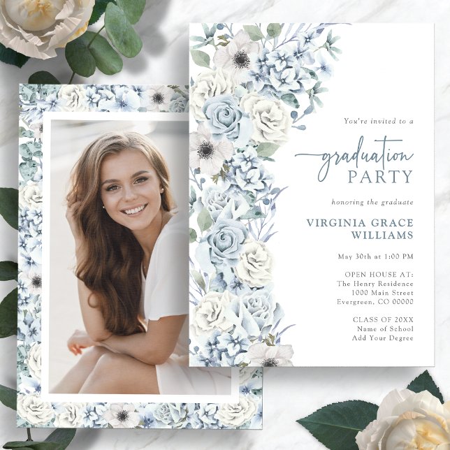 Invitación Graduación de Flor Azul (Blue Watercolor Wildflower Photo Graduation Party Invitation by Painted Paperie
)