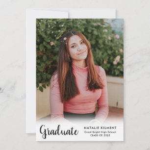 Invitación Graduación de foto de graduado moderna con escritu